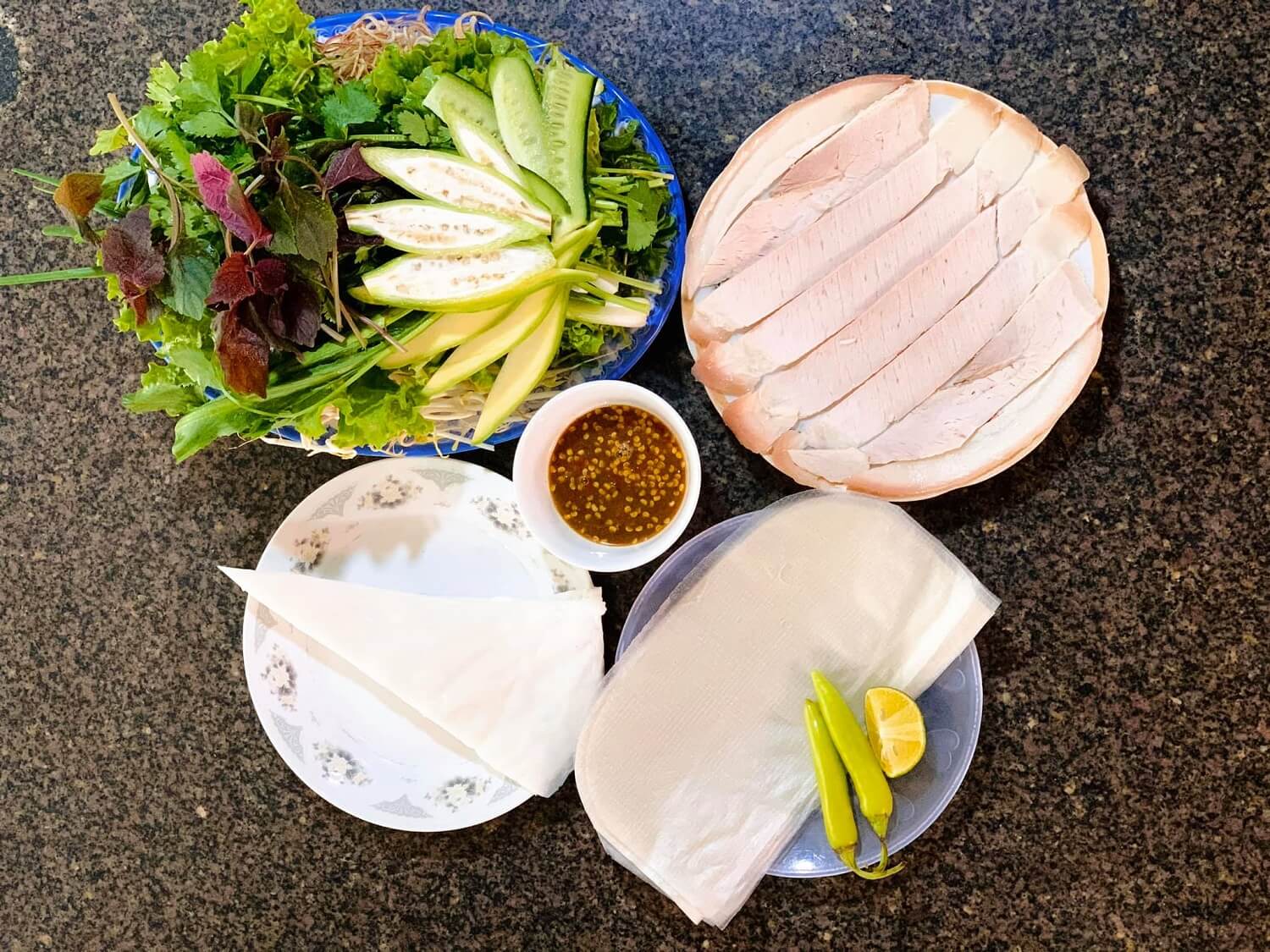 Bánh tráng cuốn thịt heo hai đầu da Đà Nẵng