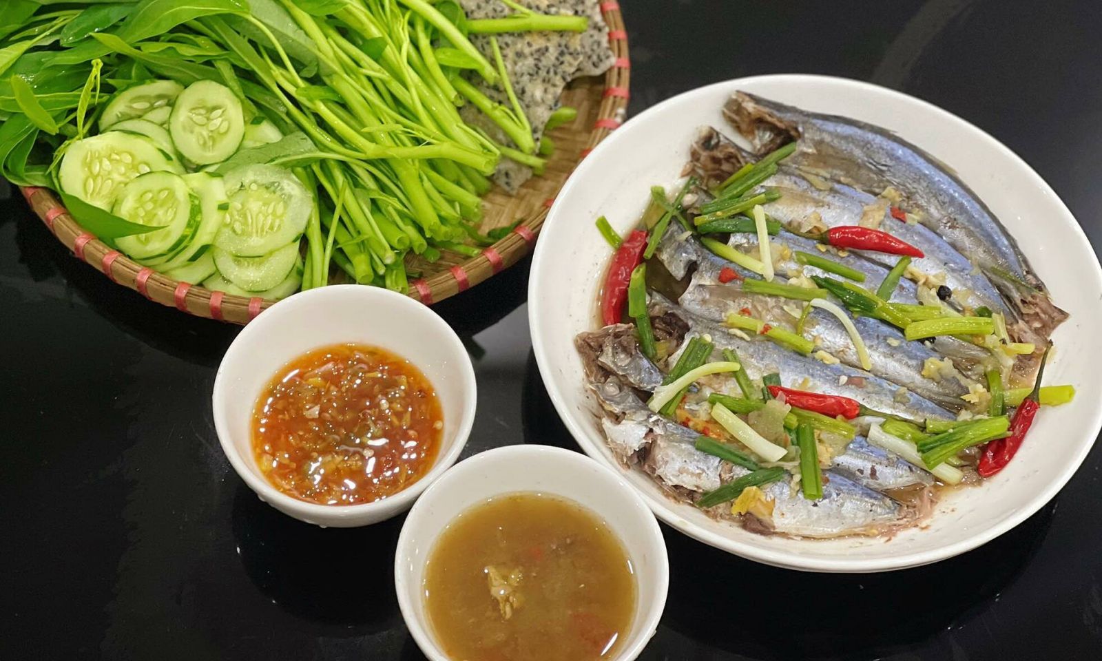 Bánh tráng cuốn cá nục nướng Đà Nẵng
