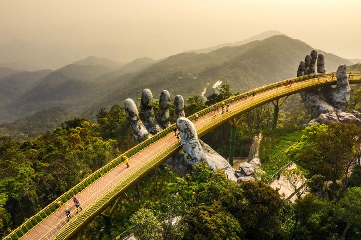 Cầu Vàng tại Sun World Ba Na Hills Đà Nẵng