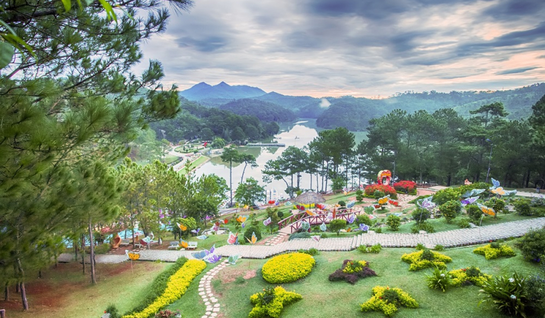 Không gian ngập tràn sắc hoa tại Đà Lạt