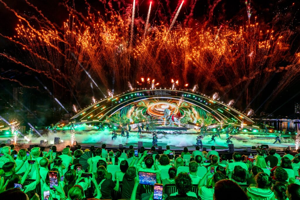 Pháo hoa kết hợp âm nhạc tại DIFF 2026.