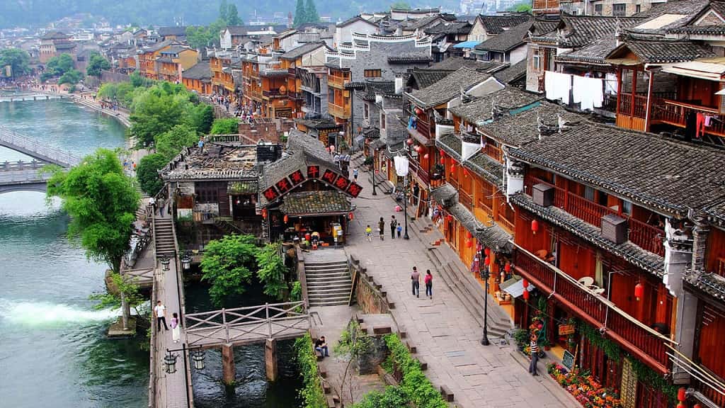 Phượng Hoàng Cổ Trấn