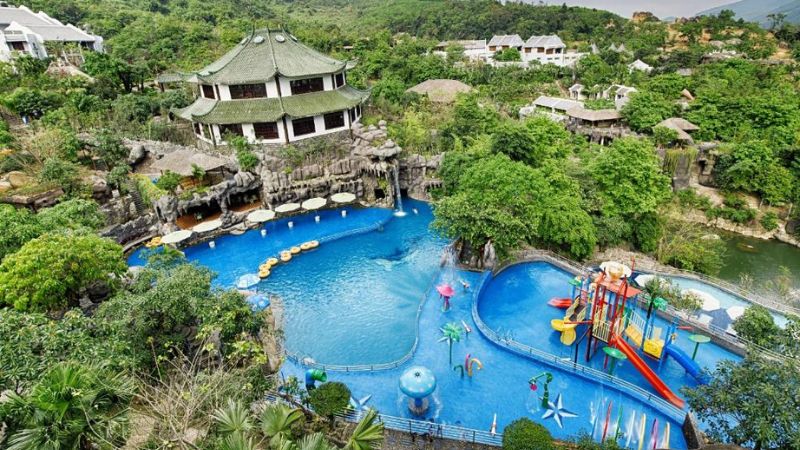 Hoạt động trượt thác mạo hiểm tại Khu du lịch Hòa Phú Thành